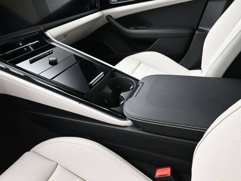 Used 2026 Porsche Panamera image 21