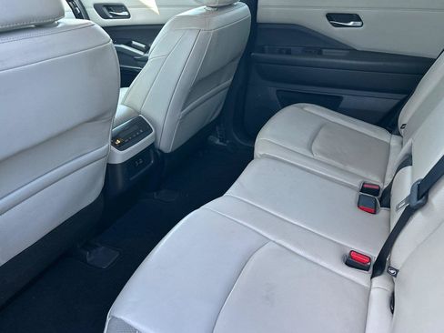 Used 2022 Nissan Pathfinder SL AWD/4WD image 12