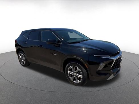 Used 2026 Chevrolet Blazer LT FWD image 2