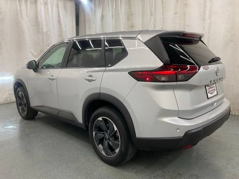 Used 2025 Nissan Rogue SV FWD image 5