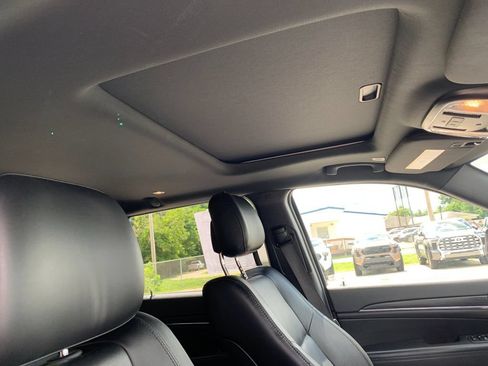 Used 2020 Jeep Grand Cherokee Limited AWD/4WD image 18