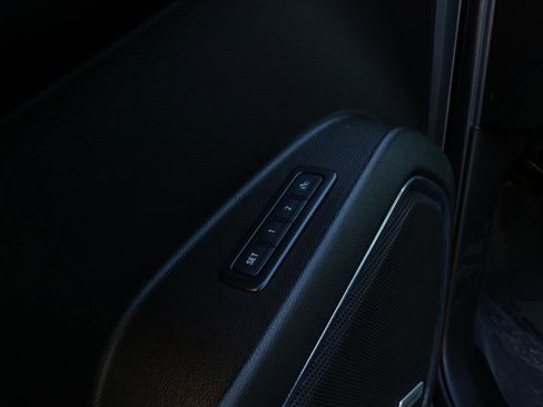 Used 2018 Chevrolet Suburban LT w/ Luxury Package image 18