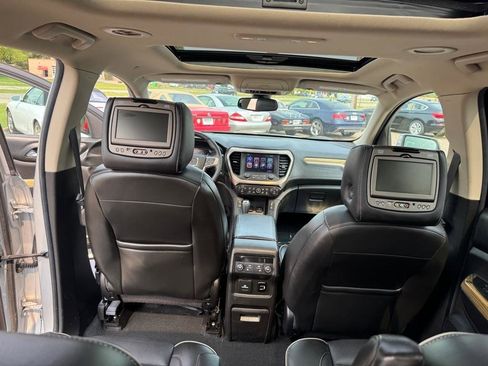 Used 2017 GMC Acadia Denali w/ Technology Package AWD/4WD image 33