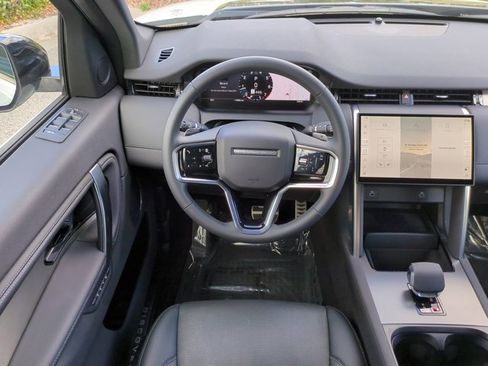Used 2025 Land Rover Discovery Sport Dynamic SE image 16