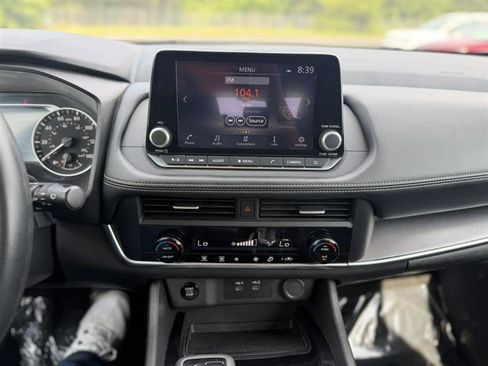 Used 2024 Nissan Rogue SV FWD image 17