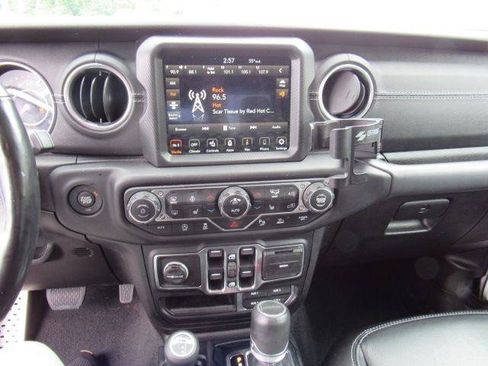 Used 2020 Jeep Gladiator Overland AWD/4WD image 28