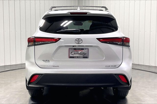 Used 2023 Toyota Highlander XLE AWD/4WD image 4