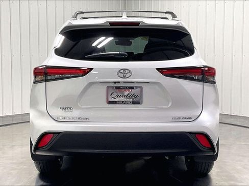 Used 2023 Toyota Highlander XLE AWD/4WD image 4