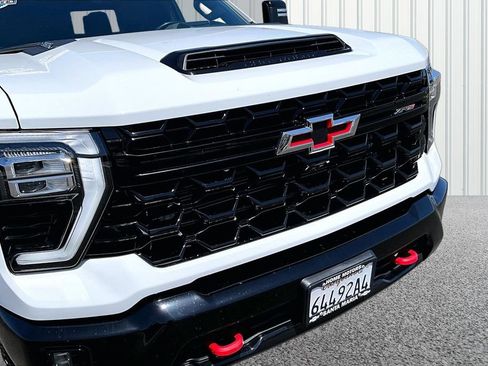 Used 2024 Chevrolet Silverado 2500 ZR2 w/ Technology Package AWD/4WD image 27