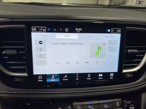 Used 2026 Chrysler Pacifica Limited FWD image 34