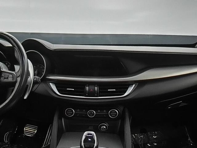 Used 2022 Alfa Romeo Stelvio Veloce AWD/4WD image 29