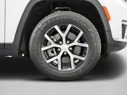 Used 2023 Jeep Grand Cherokee L Limited AWD/4WD image 34