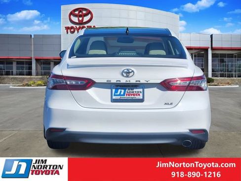 Used 2019 Toyota Camry XLE FWD image 7