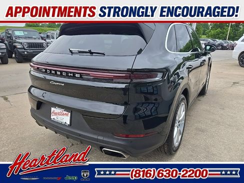 Used 2024 Porsche Cayenne w/ Premium Package AWD/4WD image 10