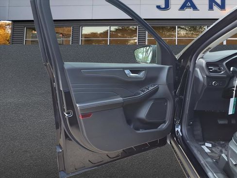 New 2025 Ford Escape SE image 8