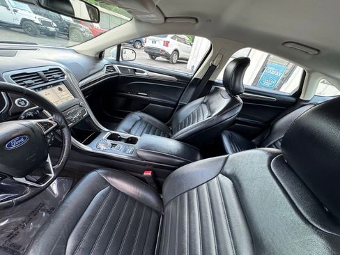 Used 2019 Ford Fusion SE FWD image 10