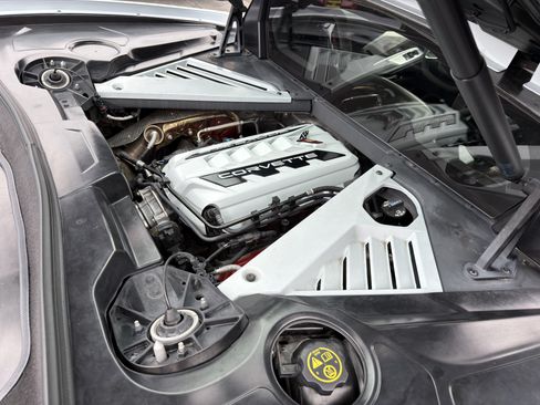 Used 2021 Chevrolet Corvette Stingray Premium Cpe w/ Z51 Performance Package RWD image 15