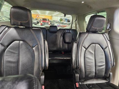 Used 2017 Chrysler Pacifica Touring-L image 31