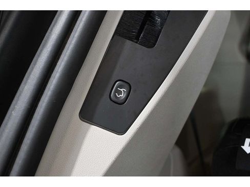 Used 2019 Dodge Grand Caravan SXT FWD image 26