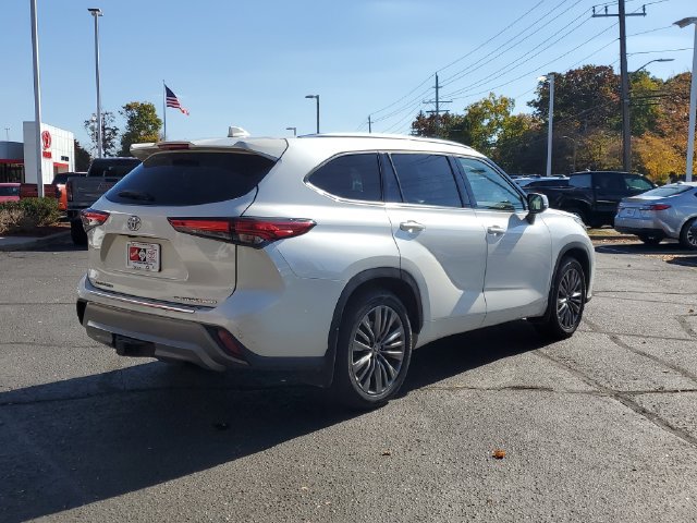 Used 2021 Toyota Highlander Platinum AWD/4WD image 4