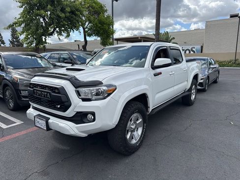 Used 2020 Toyota Tacoma TRD Sport w/ Technology Package AWD/4WD image 40