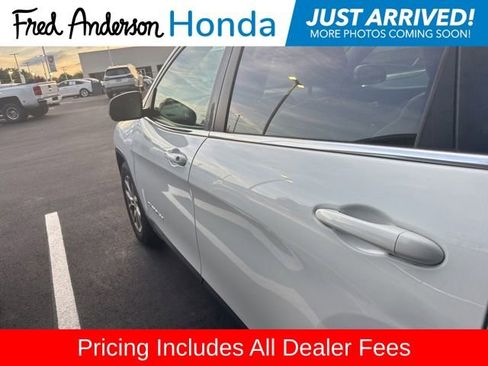 Used 2017 Jeep Cherokee Latitude w/ Safety/Convenience Group FWD image 9
