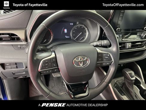 Used 2021 Toyota Highlander XLE image 31