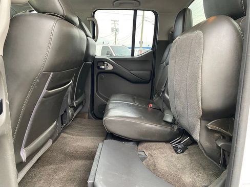 Used 2013 Nissan Frontier PRO-4X AWD/4WD image 16