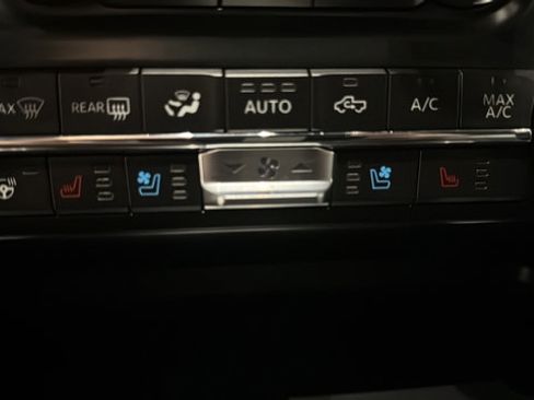 Used 2022 Ford F150 Lariat w/ Equipment Group 502A High AWD/4WD image 31