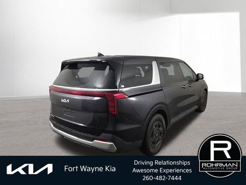 Used 2025 Kia Carnival FWD image 6