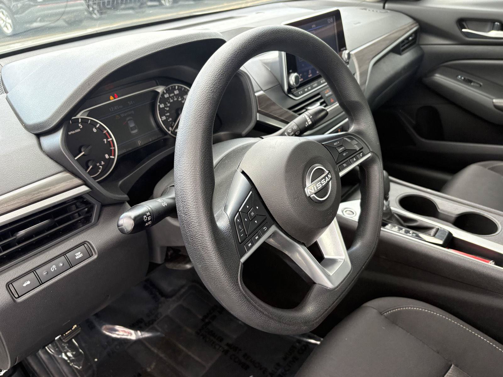 Used 2025 Nissan Altima 2.5 SV FWD image 9