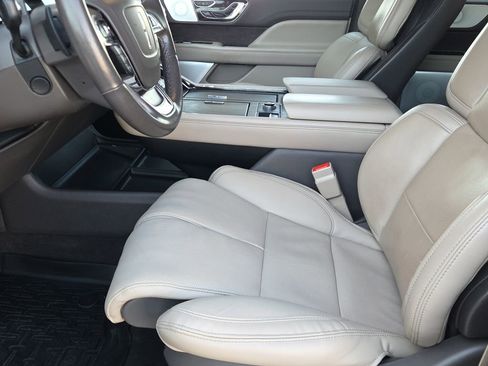 Used 2024 Lincoln Navigator Reserve image 18