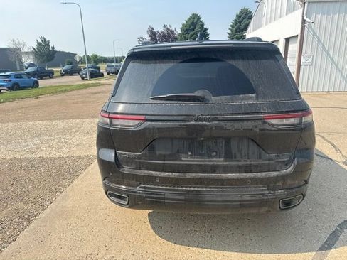Used 2025 Jeep Grand Cherokee Summit AWD/4WD image 10