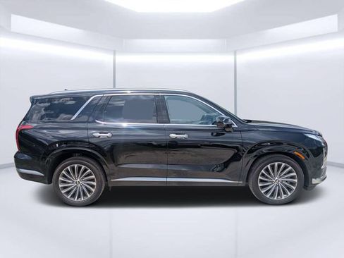 Used 2023 Hyundai Palisade Calligraphy w/ Cargo Package FWD image 2
