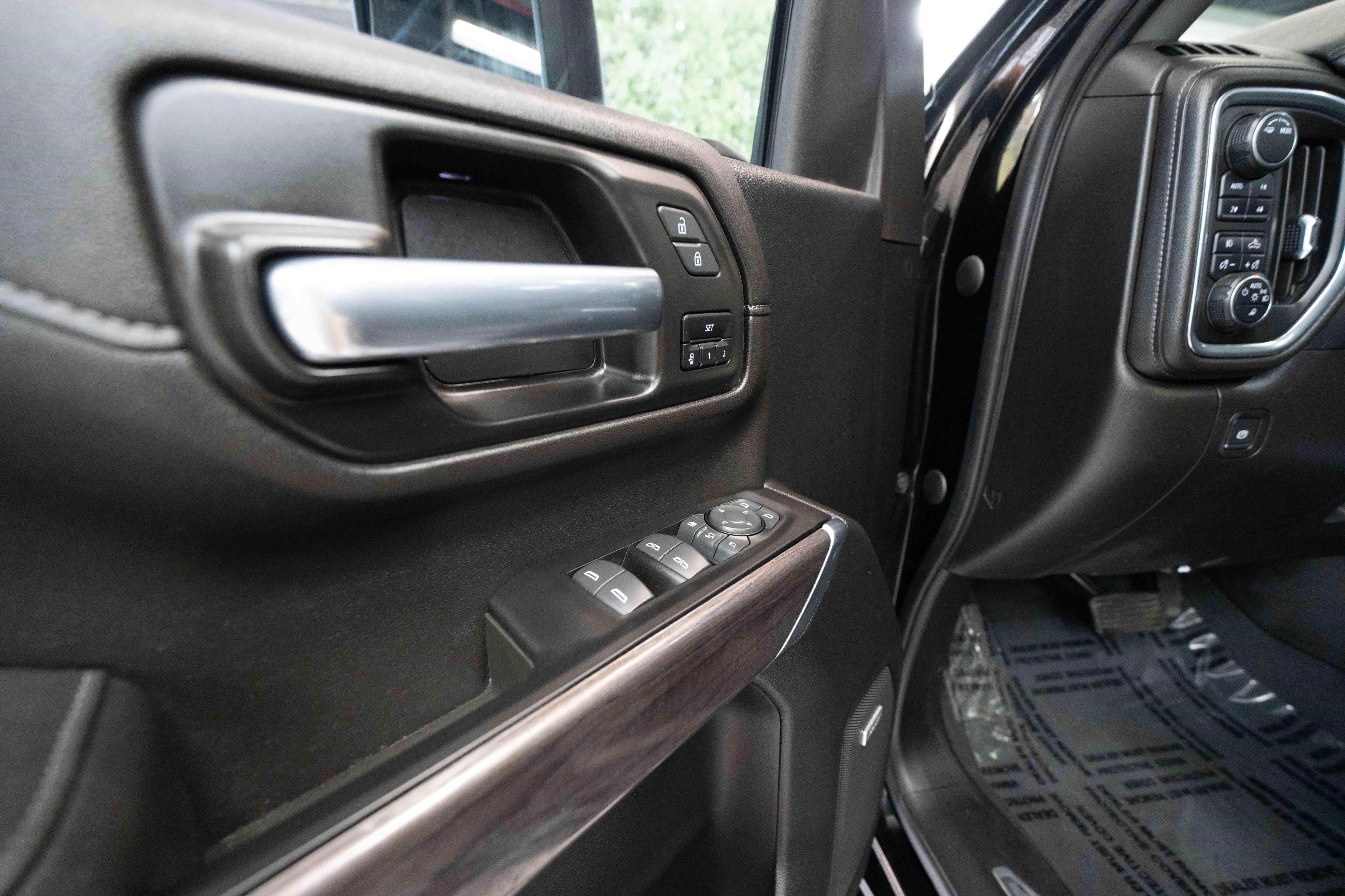 Used 2022 Chevrolet Silverado 2500 LTZ w/ LTZ Plus Package AWD/4WD image 7