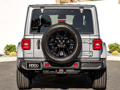 Used 2021 Jeep Wrangler Unlimited Sahara w/ Cold Weather Group AWD/4WD image 8