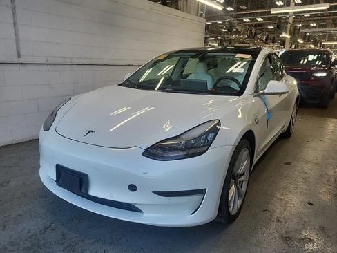 Used 2020 Tesla Model 3 Standard Range RWD image 1