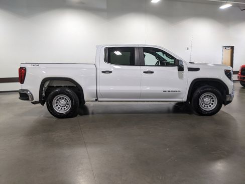 Used 2022 GMC Sierra 1500 Pro w/ Convenience Package image 2