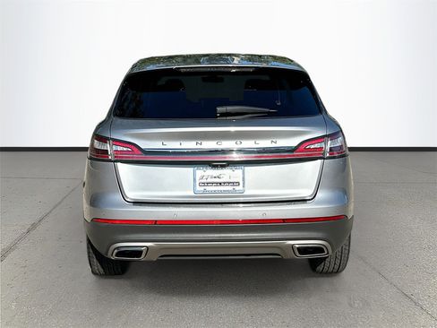 Used 2022 Lincoln Nautilus Reserve image 6