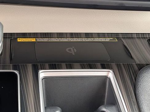 Used 2024 Toyota Sienna Platinum FWD image 17