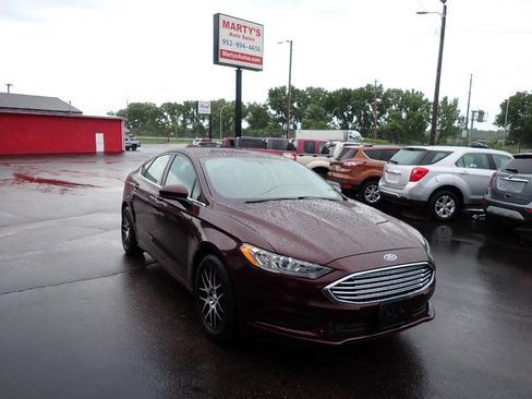 Used 2017 Ford Fusion SE FWD image 1