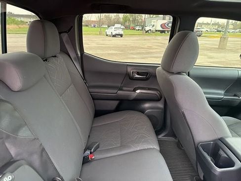 Used 2017 Toyota Tacoma TRD Sport w/ Premium & Technology Package image 12