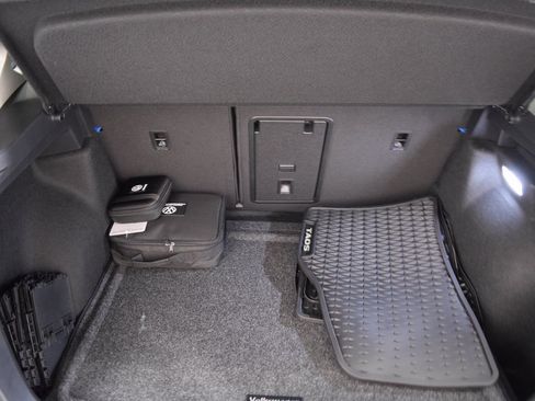 New 2025 Volkswagen Taos SE image 10