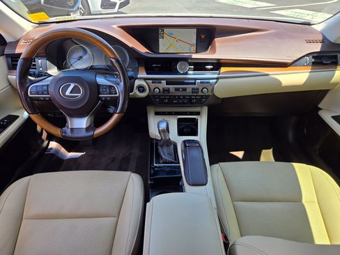 Used 2017 Lexus ES 300h w/ Navigation System Package FWD image 14