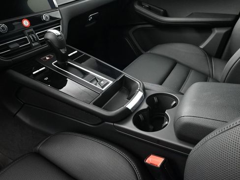 Certified 2026 Porsche Macan image 22