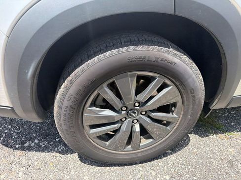 Used 2024 Nissan Pathfinder SV image 15