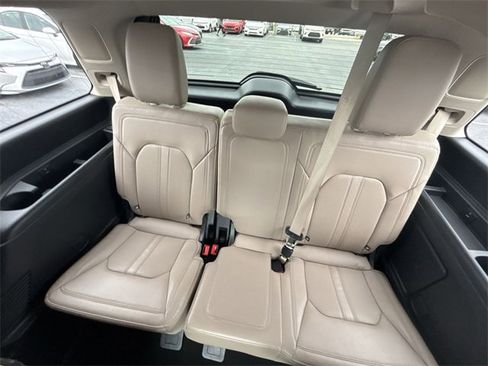 Used 2024 Ford Expedition Limited image 23