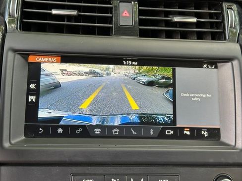 Used 2020 Land Rover Discovery SE image 19