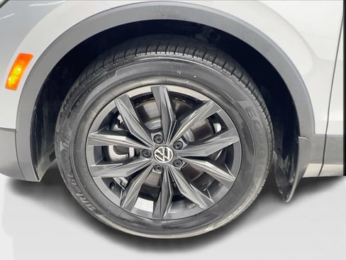 Used 2024 Volkswagen Tiguan SE FWD image 12