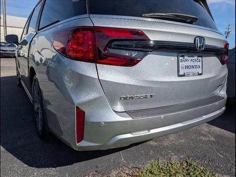 Certified 2026 Honda Odyssey Touring image 21